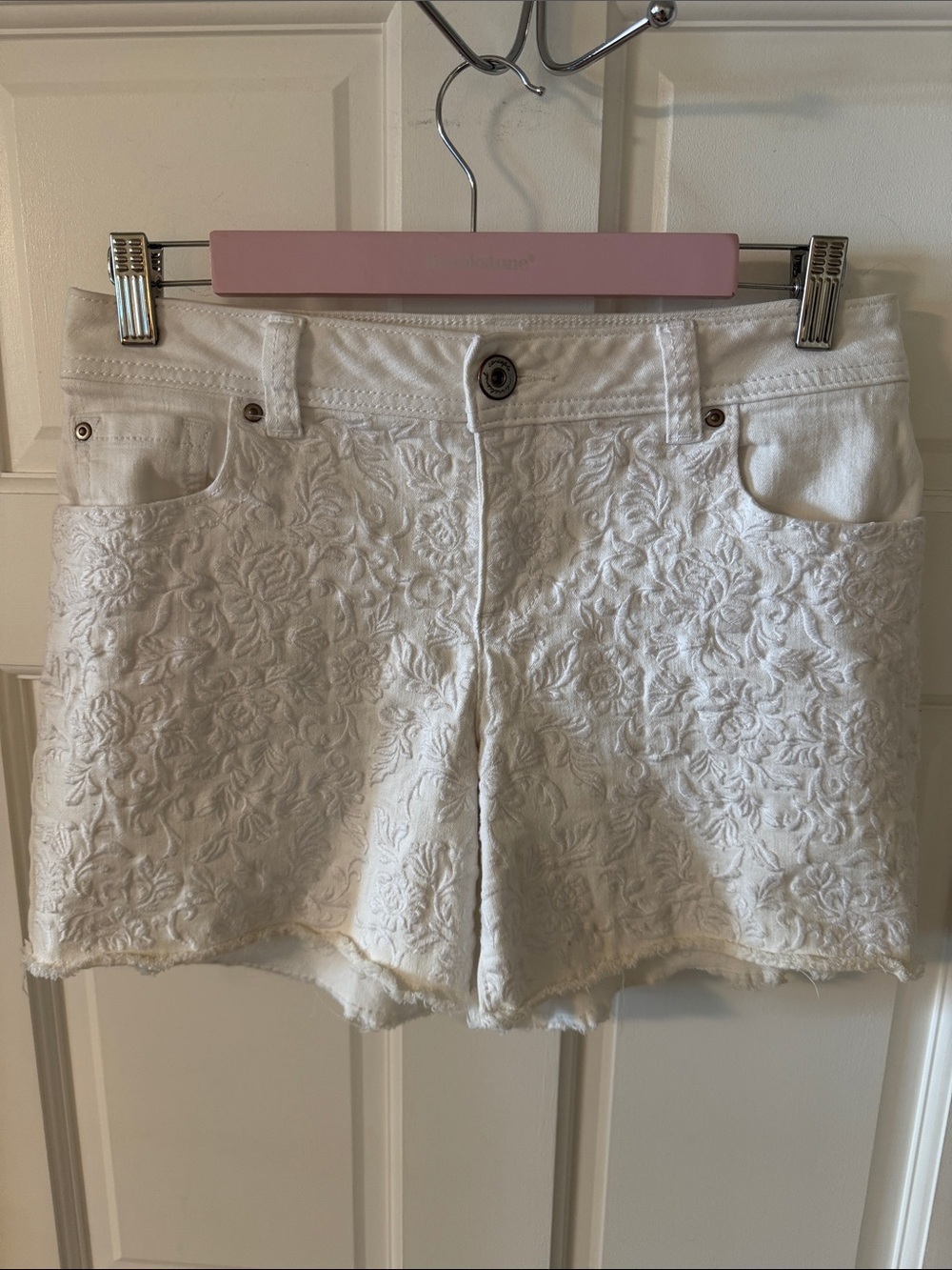 INC International Concepts Macys
White Floral Embroidered Denim Shorts Size 4